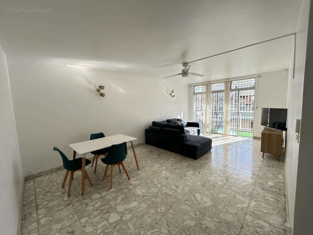 Appartement à POINTE-A-PITRE