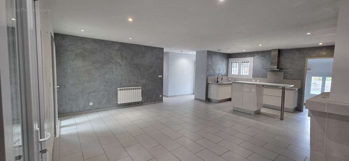 Maison à SAINT-CAPRAIS-DE-BORDEAUX