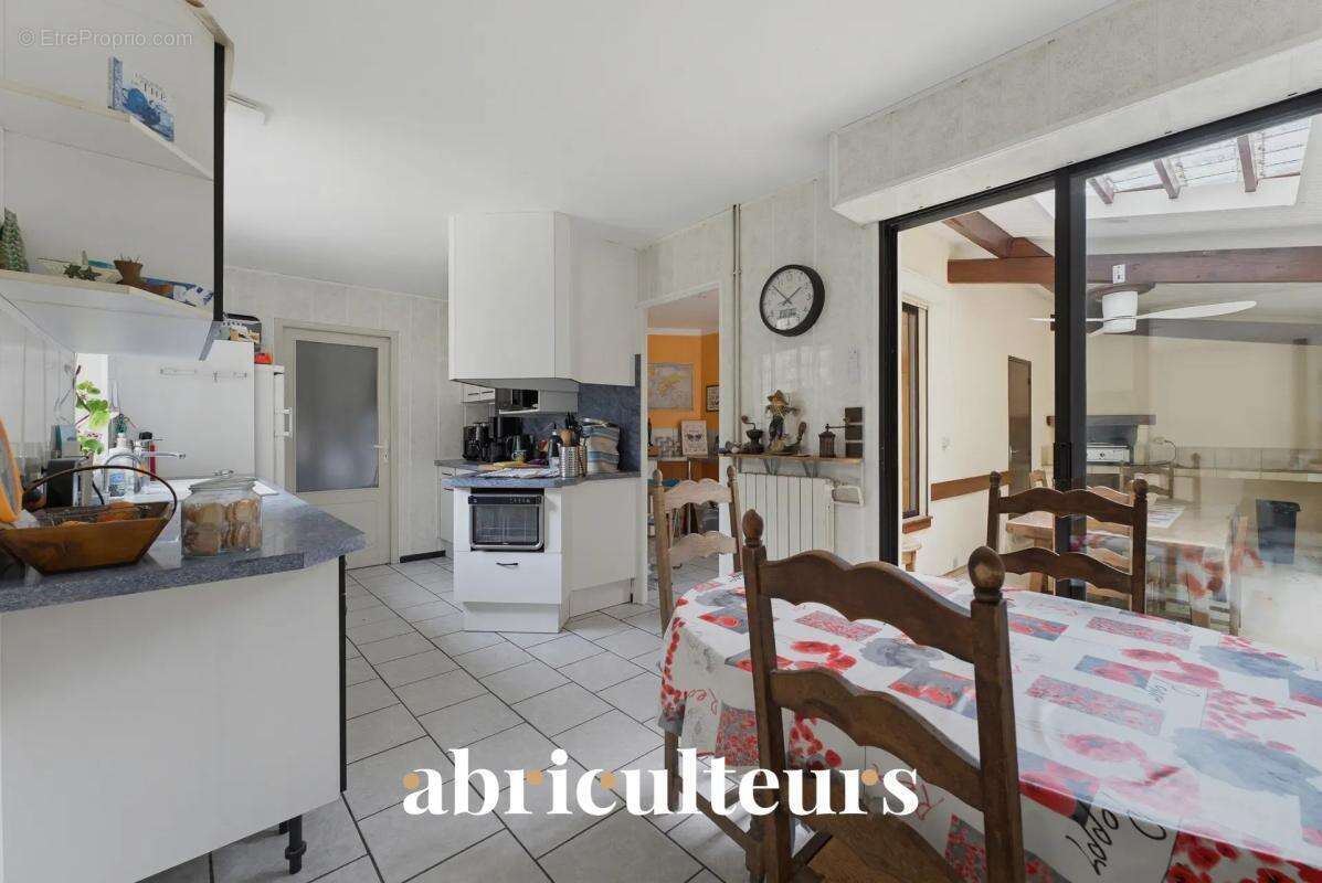 Maison avec piscine vente à  Bordeaux quartier Cauderan (33200) - photo 3