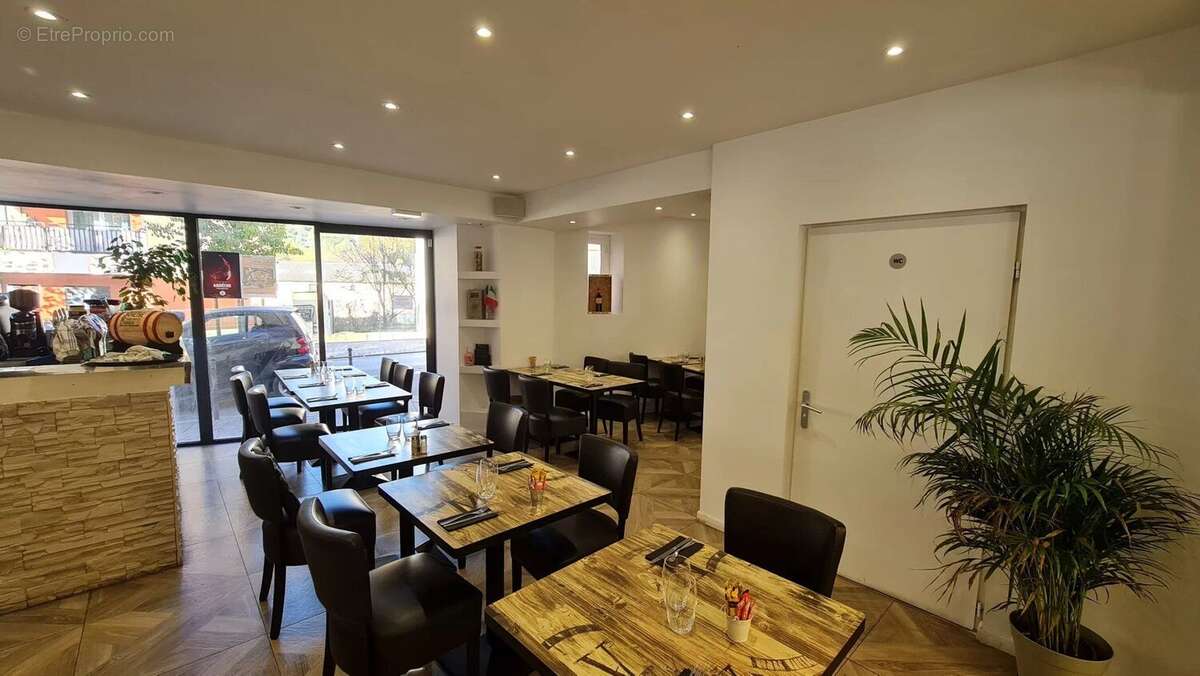 Commerce à LA TRINITE