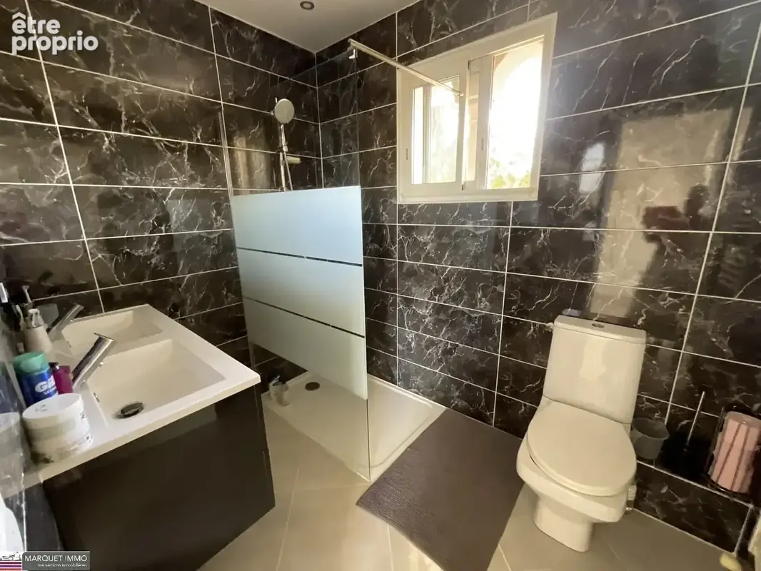 Coup de cur assuré pour cette superbe villa d'architecte T6 offrant 214 m² sur 902 m² de terrain clos paysagé et intimiste... - photo 25
