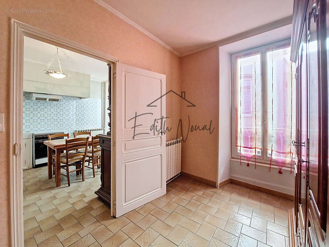 Duplex à rénover au cœur de Millau : le potentiel à l’état pur ! - photo 8
