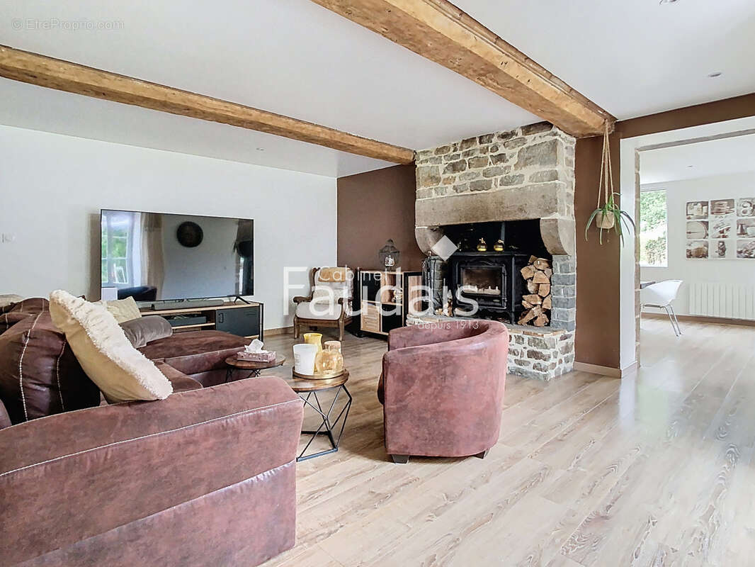 Maison à DOMJEAN