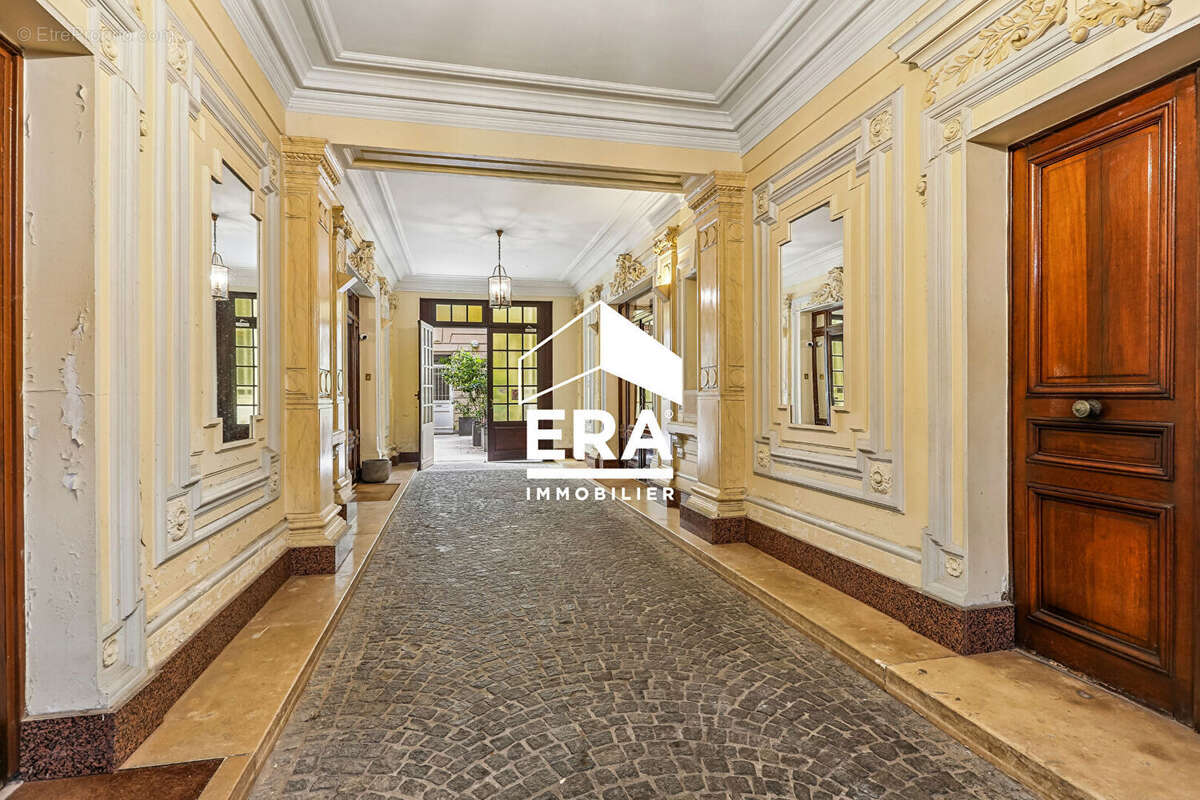 Appartement à PARIS-8E