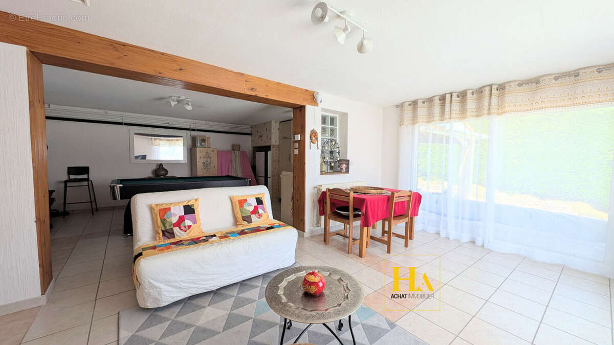 Maison à CHARMES-SUR-L&#039;HERBASSE