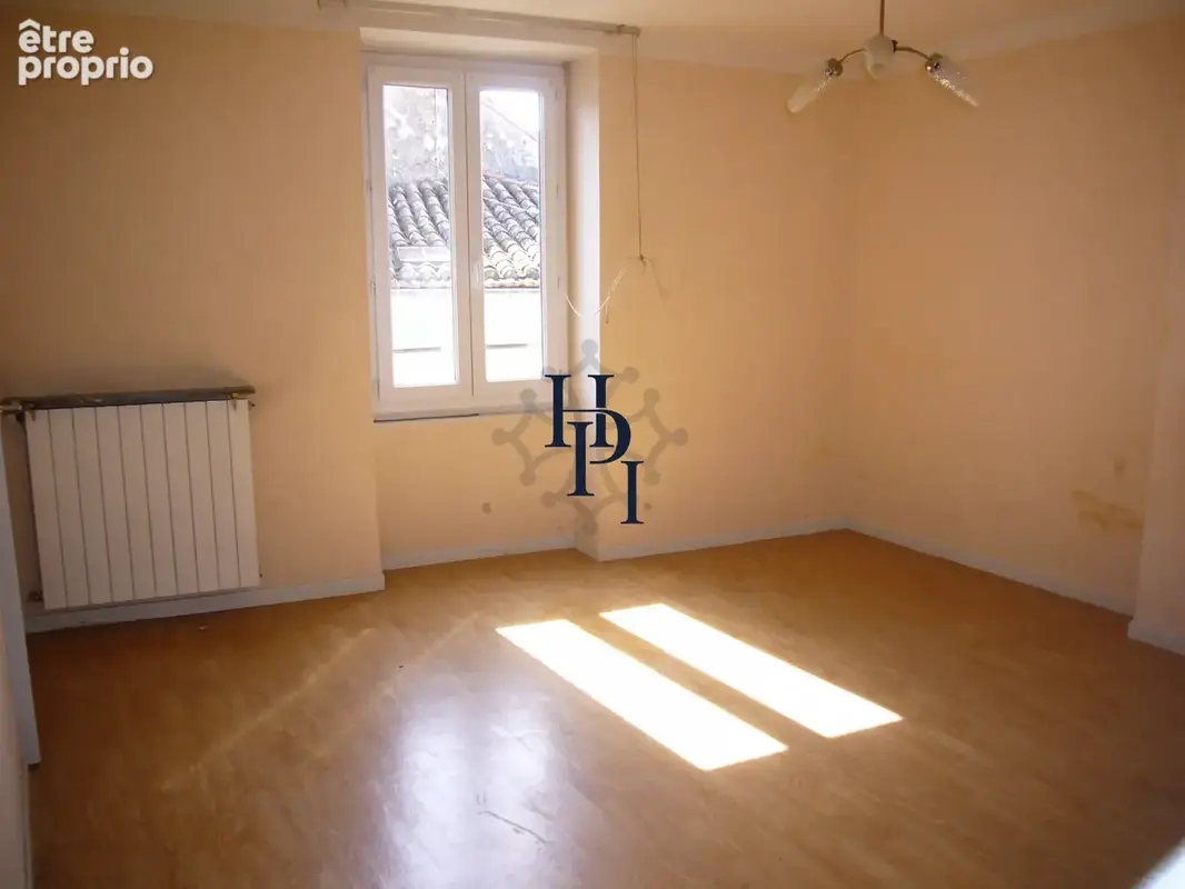 St Affrique, appartement T3 en deuxième étage. - photo 4