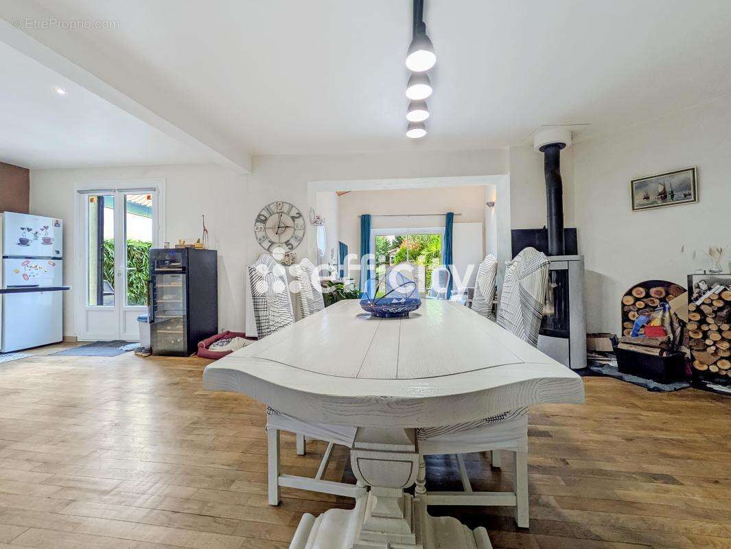 Maison à SAINT-LAURENT-SUR-GORRE