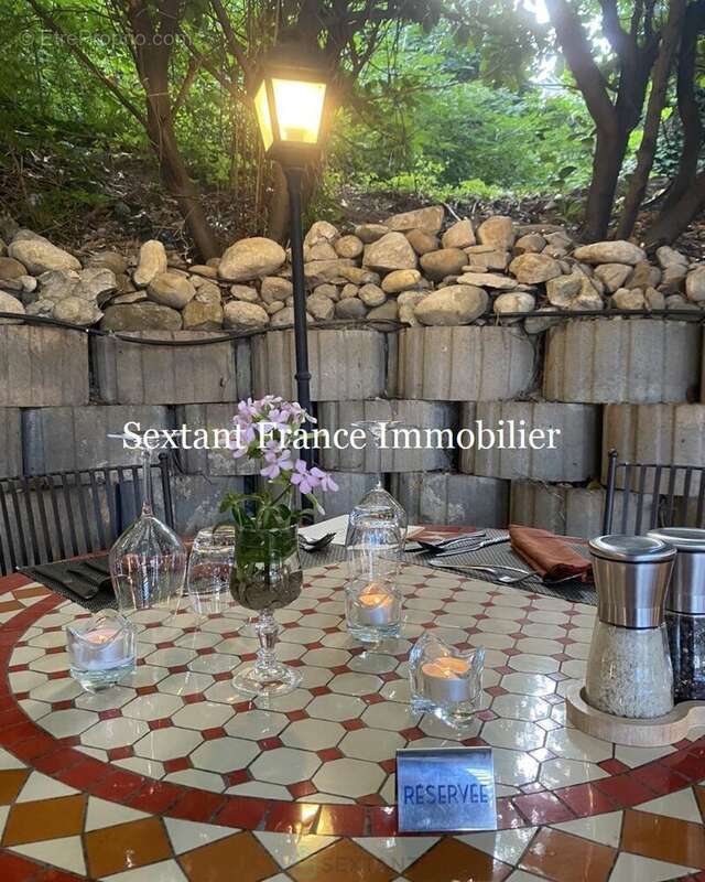 Commerce à LES MEES