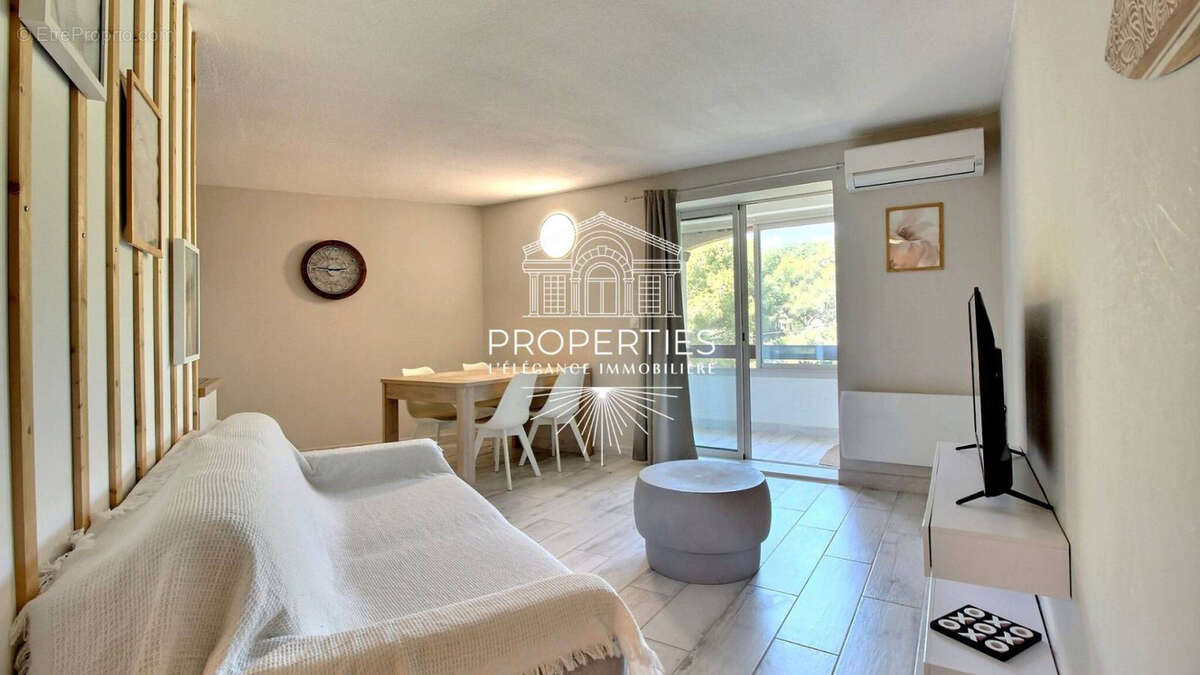 Appartement à BORMES-LES-MIMOSAS