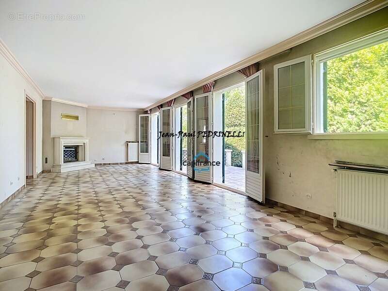 Maison à SAINT-GENIS-LAVAL