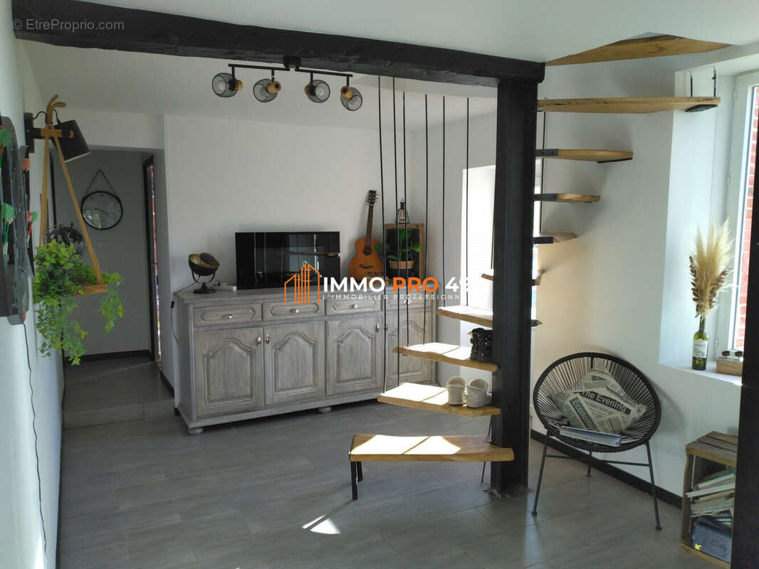 Appartement à SAINT-PIERRE-DES-ECHAUBROGNES
