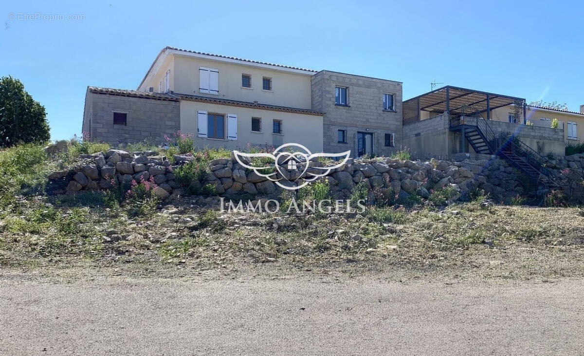 Maison à COURNONSEC