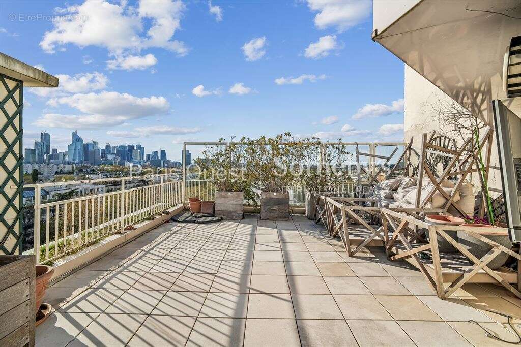 Appartement à NEUILLY-SUR-SEINE