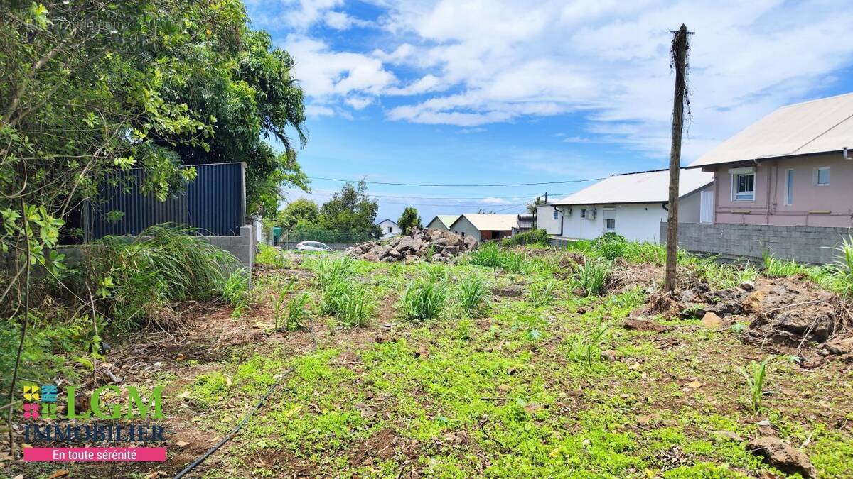 Terrain à LE TAMPON