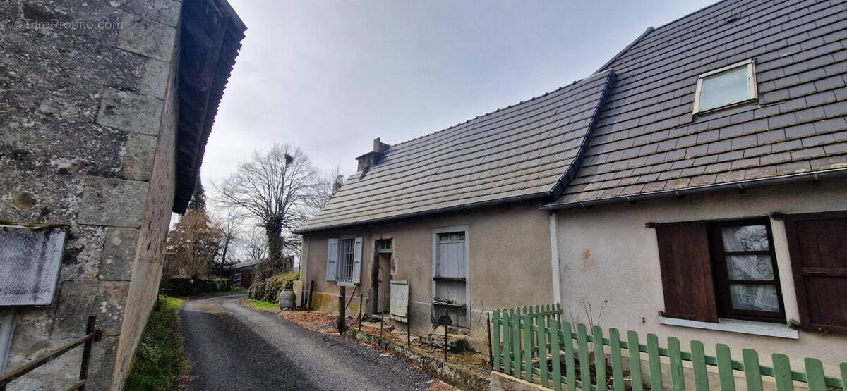 Maison à SAINT-MARTIN-CANTALES