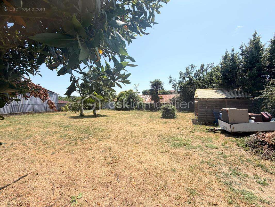 Maison mitoyenne de caractère avec un beau terrain et un garage - photo 3
