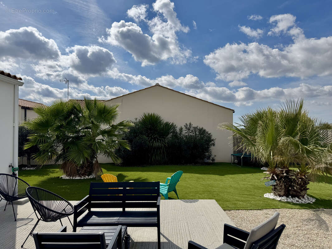 Maison à CHAMPAGNE-LES-MARAIS