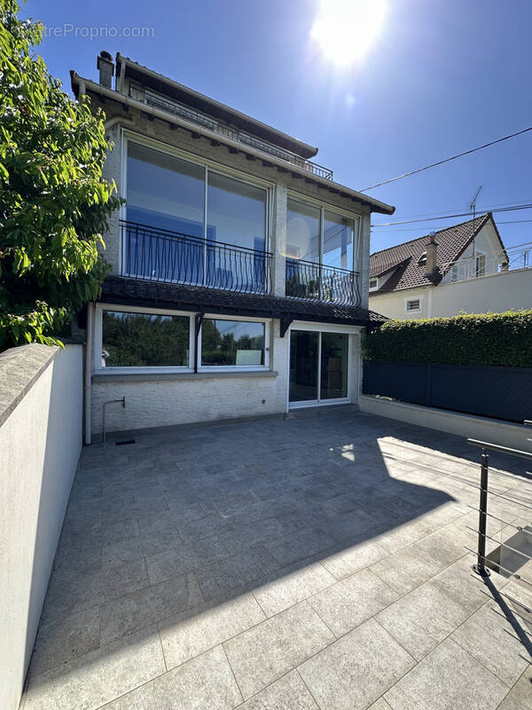 Maison à VAUX-LE-PENIL