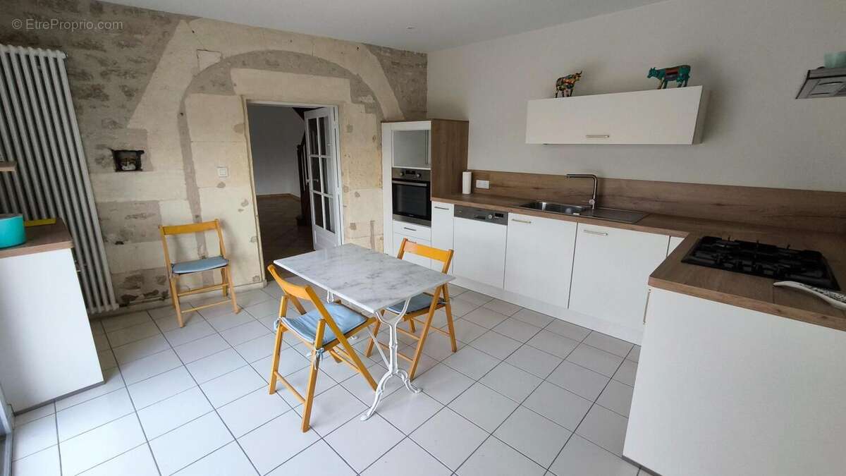 Maison 228 m² à Saint-Julien-De-L'escap  - photo 8
