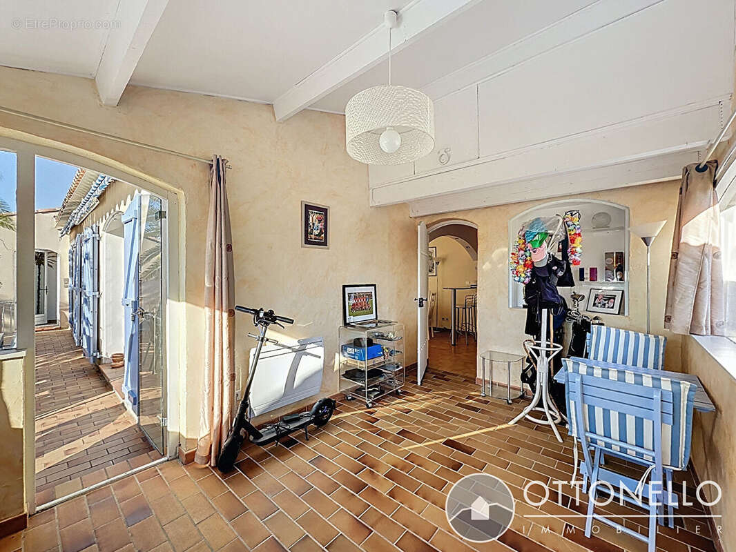 Maison à ROQUEBRUNE-SUR-ARGENS