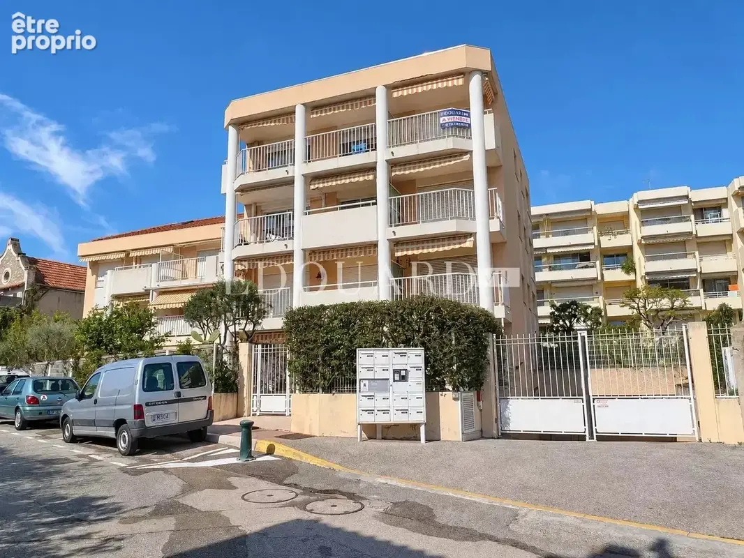 En exclusivité deux pièces en dernier étage avec spacieuse terrasse, cave et parking, à quelques pas des plages - photo 25
