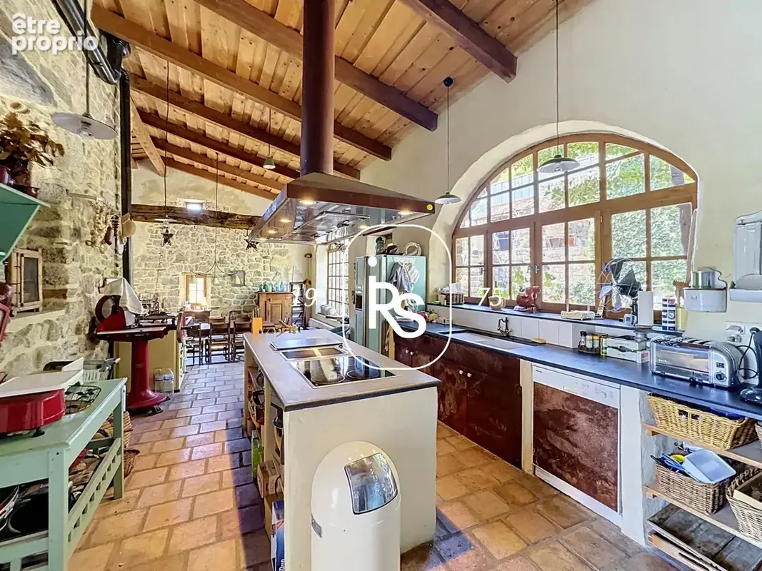 Propriété de charme de deux maisons avec piscine et un total de 2,53 ha de terrain naturel. - photo 17