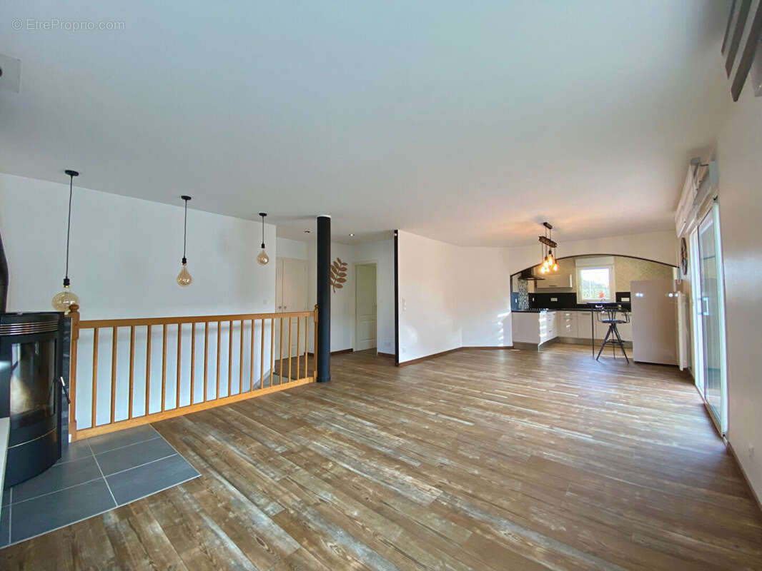 Maison à L&#039;HUISSERIE