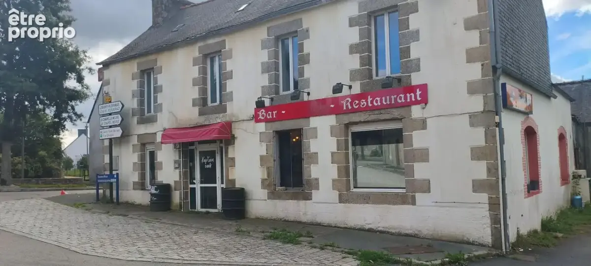 Plougonver, Bien à usage mixte Bar/Restaurant/Appartement T4 + terrain constructible avec hangar et dépendances - photo 2