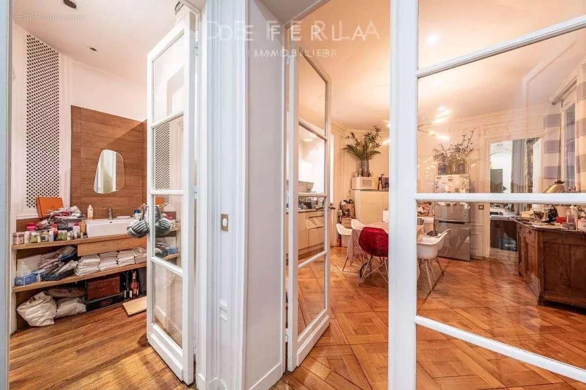 Appartement à PARIS-7E