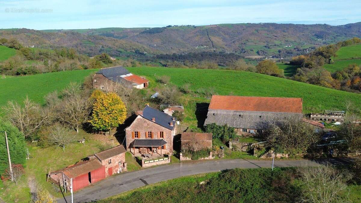 Corps de ferme de caractère avec + de 25 hectares + plusieurs dépendances - photo 17