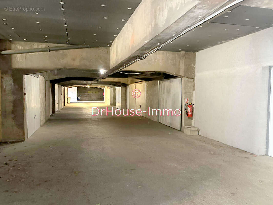 Parking à MARSEILLE-14E