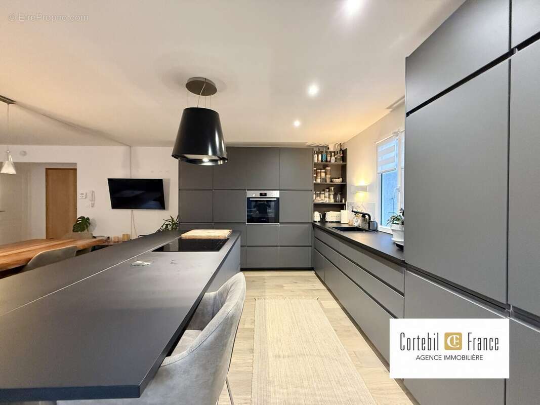 Appartement à MONNETIER-MORNEX