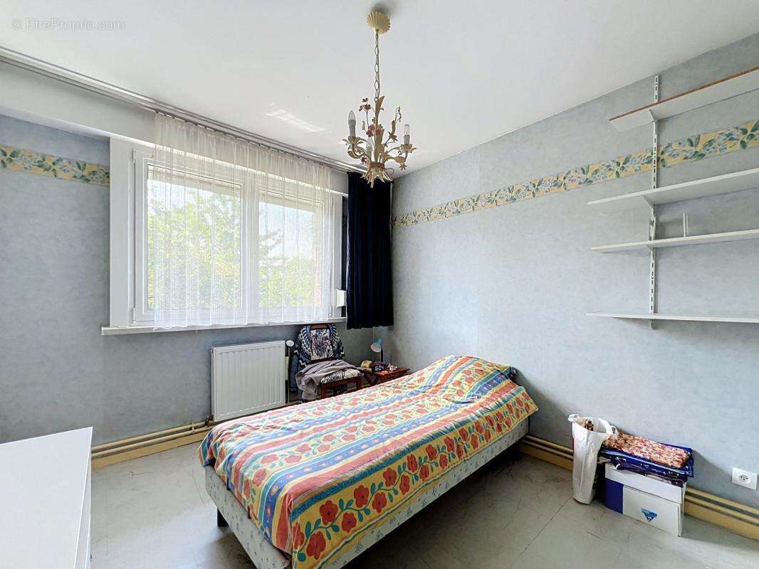 EXCLUSIVITÉ – Maison familiale - chambres - jardin - garage au cœur du très recherché quartier des Hauts de Mons ! - photo 9