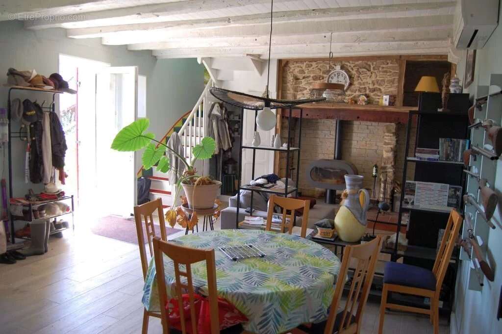 Maison à BEYNAC-ET-CAZENAC