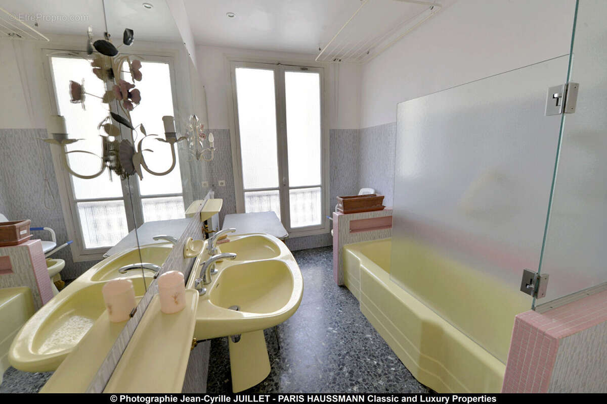 Appartement à PARIS-8E