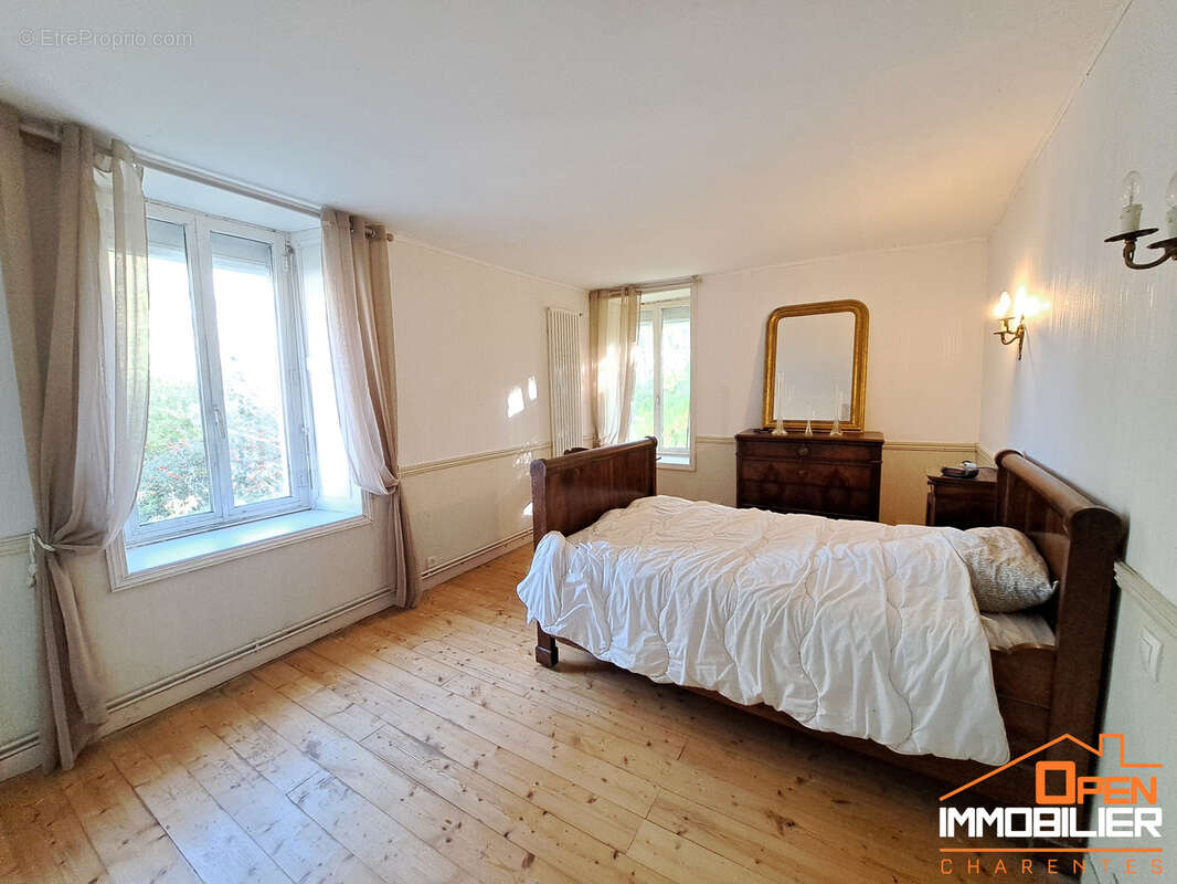 Maison à CRITEUIL-LA-MAGDELEINE