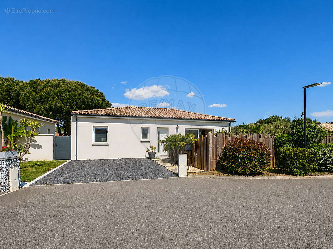 Maison à LES MATHES