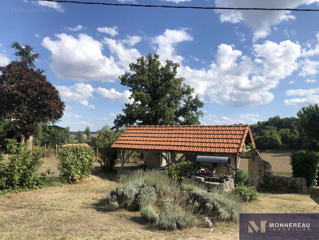 Maison à BARBEZIEUX-SAINT-HILAIRE