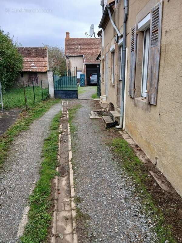 Maison à SAINT-LEOPARDIN-D'AUGY