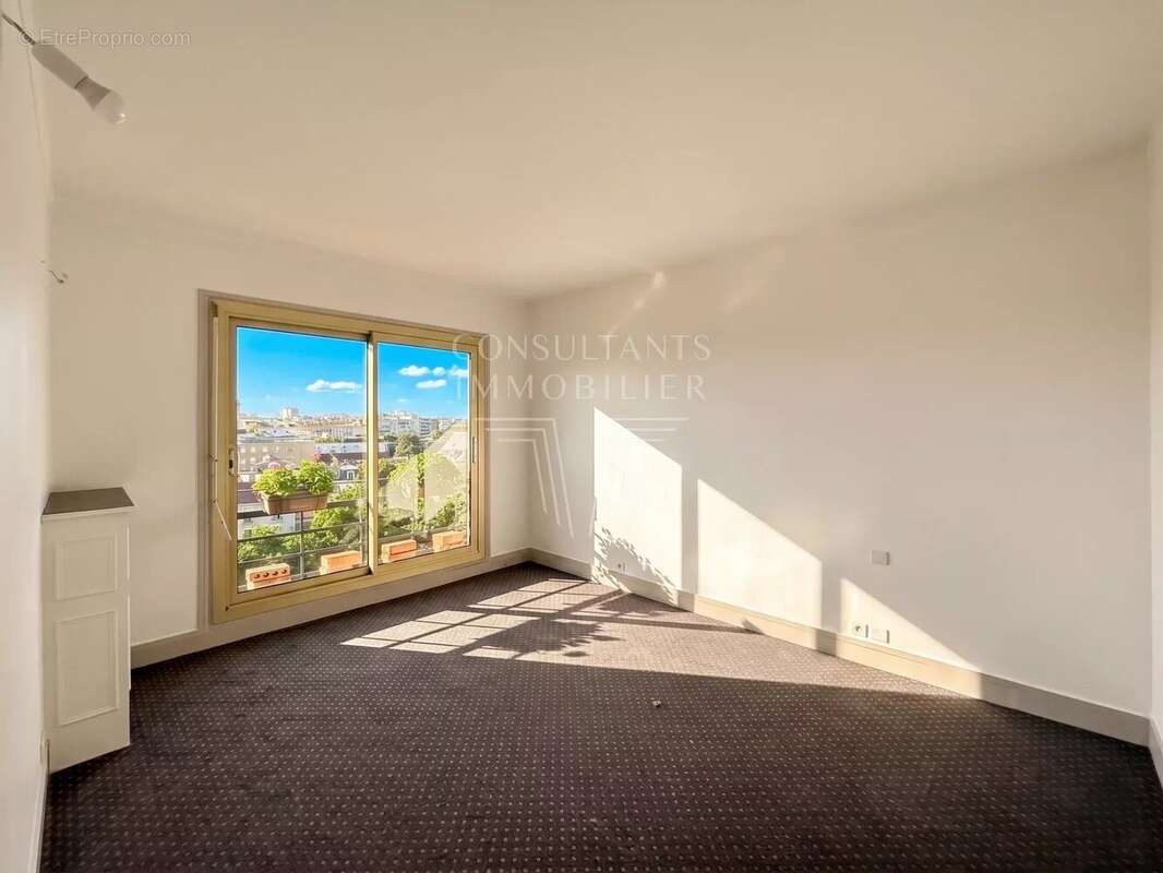 Appartement à NEUILLY-SUR-SEINE