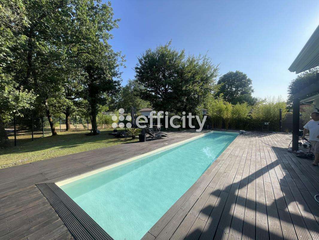 Maison 155 m² à Le Pian-Medoc  - photo 4