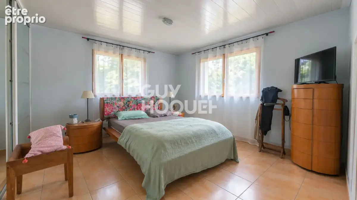 Pluneret - Maison familiale de plain-pied, 205 m² sur 2159 m² de terrain - photo 5