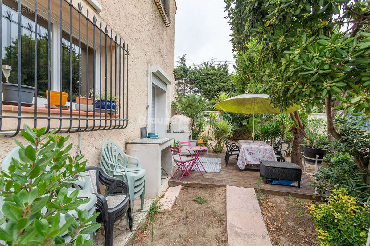 Villa familiale de 220 m² avec piscine et deux garages - photo 4