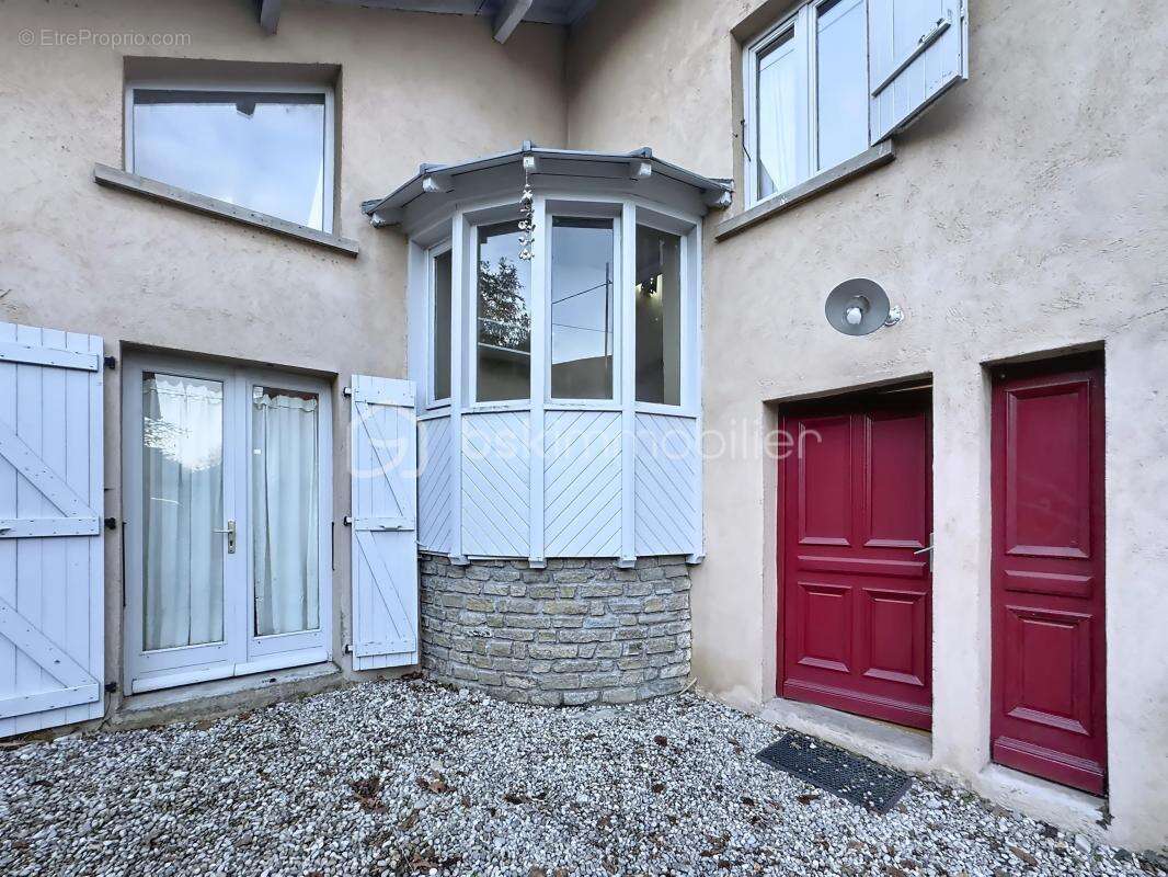 Maison à SAINT-EGREVE