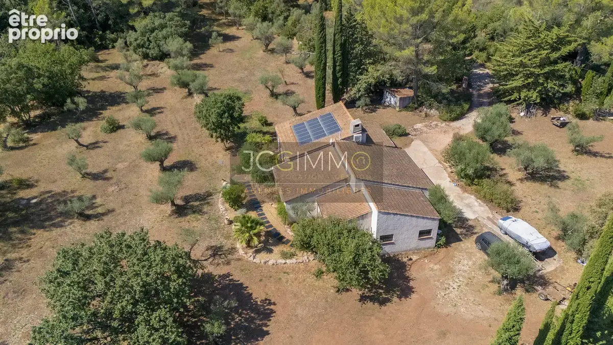 Villa T4 de plain-pied, 125m2 habitables sur 11 799m2 de terrain avec garage de 77m2. - photo 2