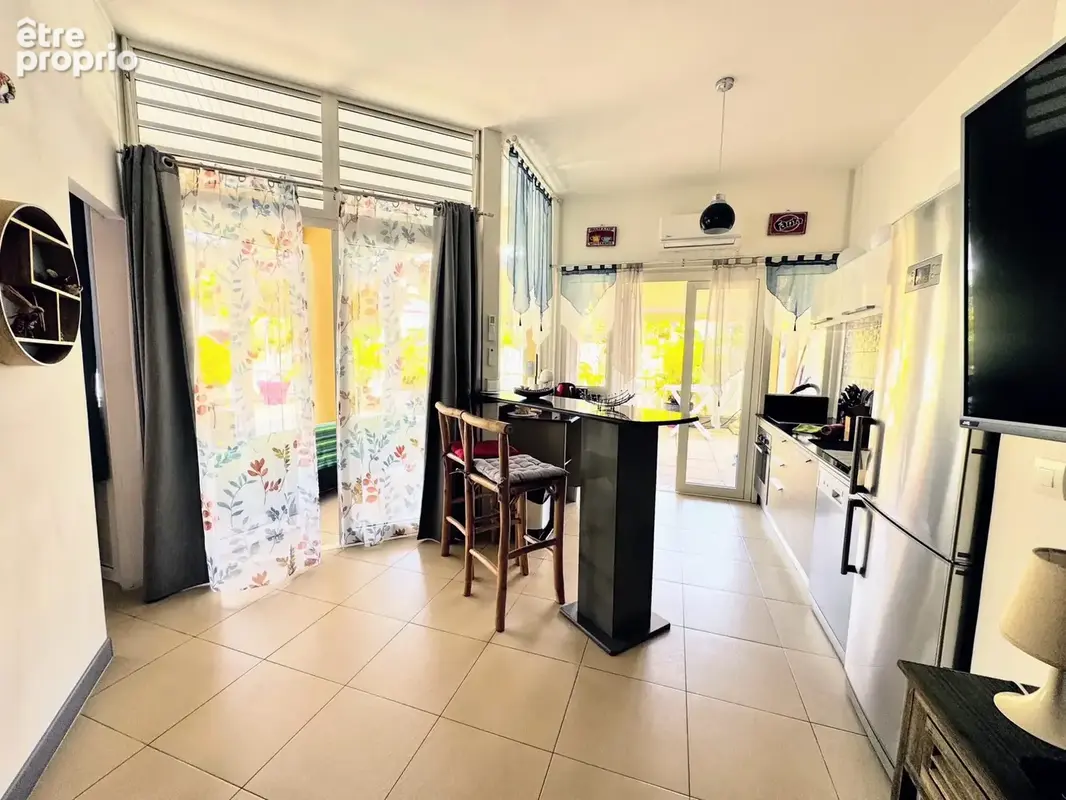 Appartement 48 m² à Saint-Francois  - photo 2