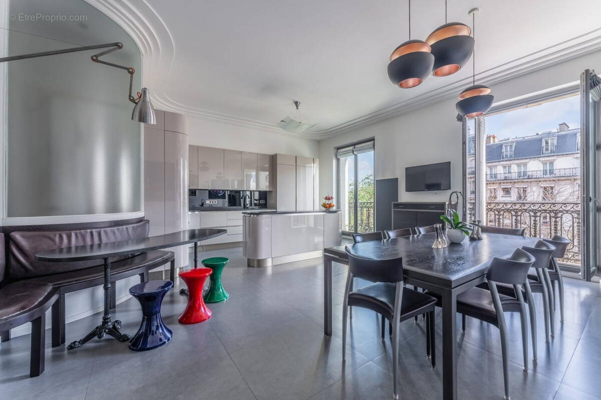 Appartement à PARIS-17E