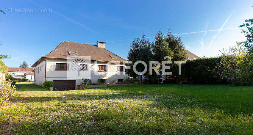 Maison à LA QUEUE-EN-BRIE