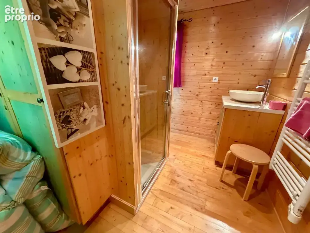 Maison de charme de plain-pied avec 2 roulottes, dépendances et plus de 4 hectares - photo 14