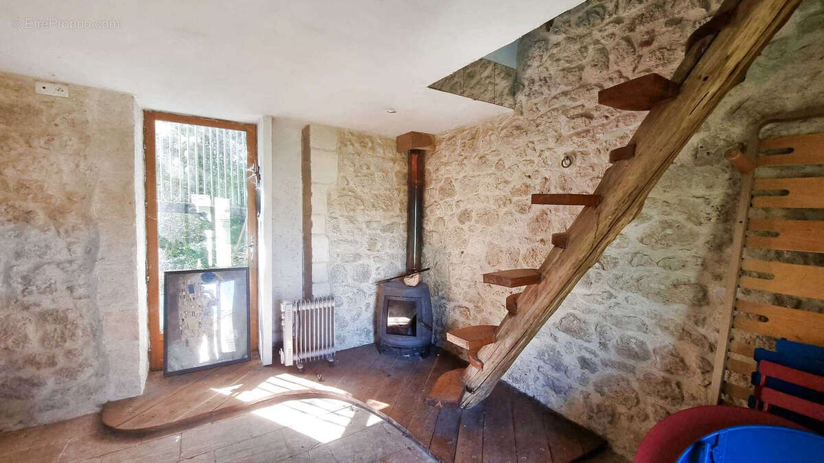 Très beau château datant du XVI ème entièrement rénové au milieu de 50 hectares et ses trois lacs situé dans l - photo 60
